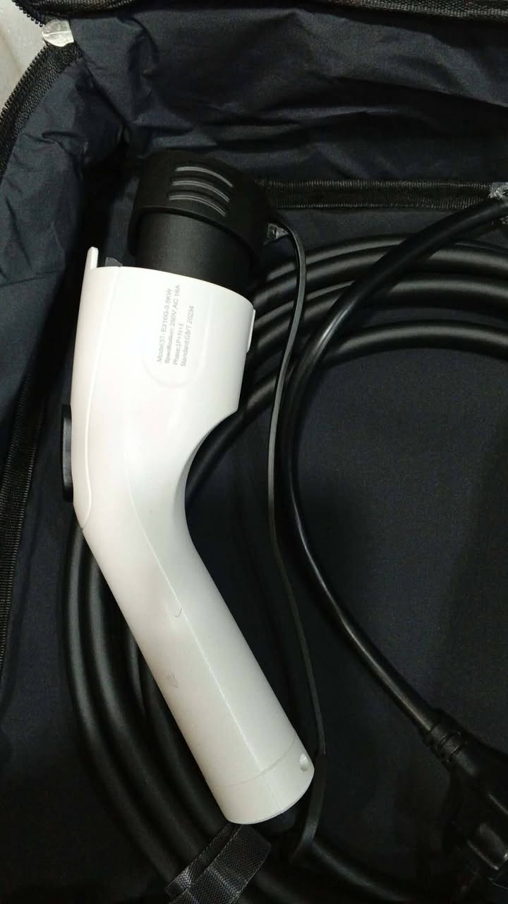 انتباه😍😍10 متر 100 الف 16 امبير /5 متر 80 الف
3 متر 70 الف
النوعيه الثانية ام الحماية وتحكم5 متر تحكم 16 امبير
ربط على الانترنت 
تحكم من الجهاز ومن الموبايل 
بيها حماية إضافية
150 الف
ادبتر ٤٠ الف مع التوصيل😎 ***********
