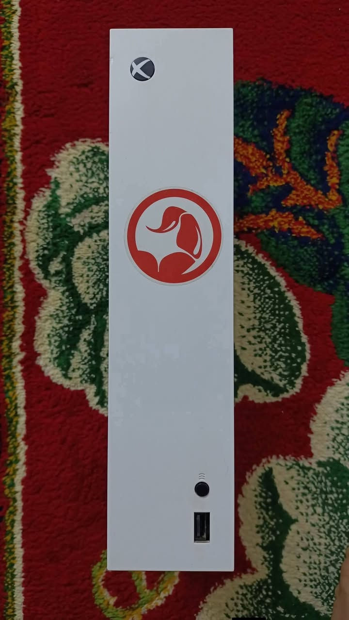 جهاز نظيف و مكفول من كل شيء ، كامل ملحقات ( عدا كيبل الـhdmi اني مشتري واحد مرتب ) ..
+ وياه حساب بي العاب 

- Grand Theft Auto V (Xbox Series X|S)
( اونلاين + اوفلاين )
- Red Dead Redemption 2

- Cyberpunk 2077

- The Witcher 3: Wild Hunt – Complete Edition

و غيرهن تقريب ال24 لعبة 
سعره 380
مكاني بغداد ، مدينة الصدر ( رجاءًا بس الشراي يدخل خاص + أهل الـ 350 و جوه لا تدخل رجاء أخوي ) و شكرًا ❤️


**إذا كنت صاحب هذا الإعلان وتريد حذفه لأي سبب، رجاءا أرسل رسالة إلى الدعم الفني**