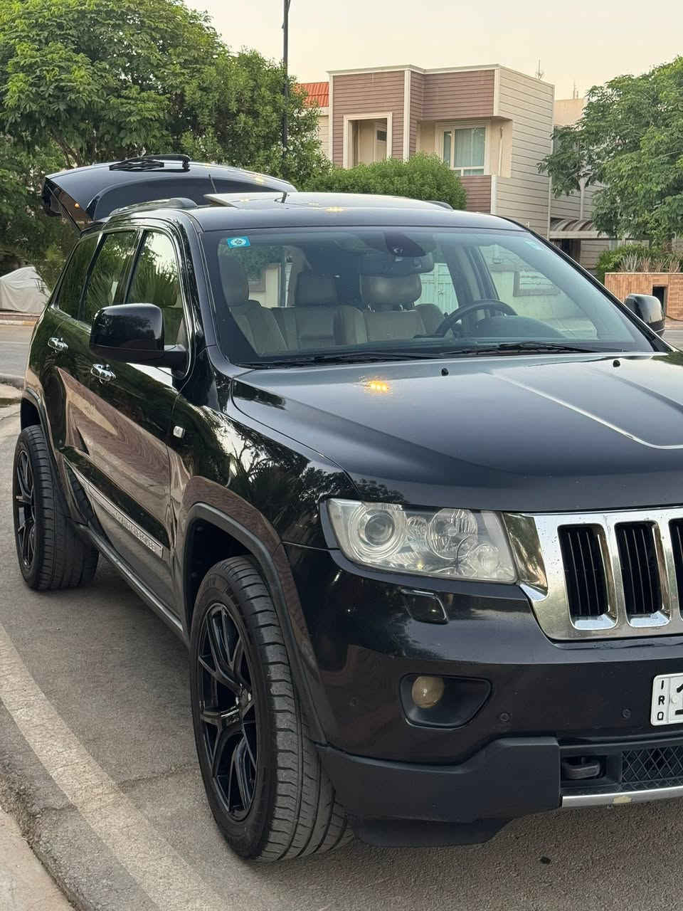 جيب لمتد 2013 خليجي مكفولة من كلشي بيها تكحيل مكانين فقط وميبين
ادامة كاملة جديدة
تخم تاير جديد 
حدادية صدر امامي خلفي  جديد 
من الاخير السيارة مناقصها شي وفول مواصفات تشغيل عن بعد بانوراما وباقي التفاصيل بالصور
اخذتها قبل سنتين ب 235 وصرفت عليها كومة بس الويل والتايرات ب ١٥ ورقة وشادلها سبيسرات تعريض مال دبي
واعرف هسة سعرها كلش نازل الامريكي بالعموم
اني اريد اراوس ما ابيع احب اغير حتى لو سيارة احلى من سيارتي وانطي فرق بسيط
واتساب او اتصال ***********
