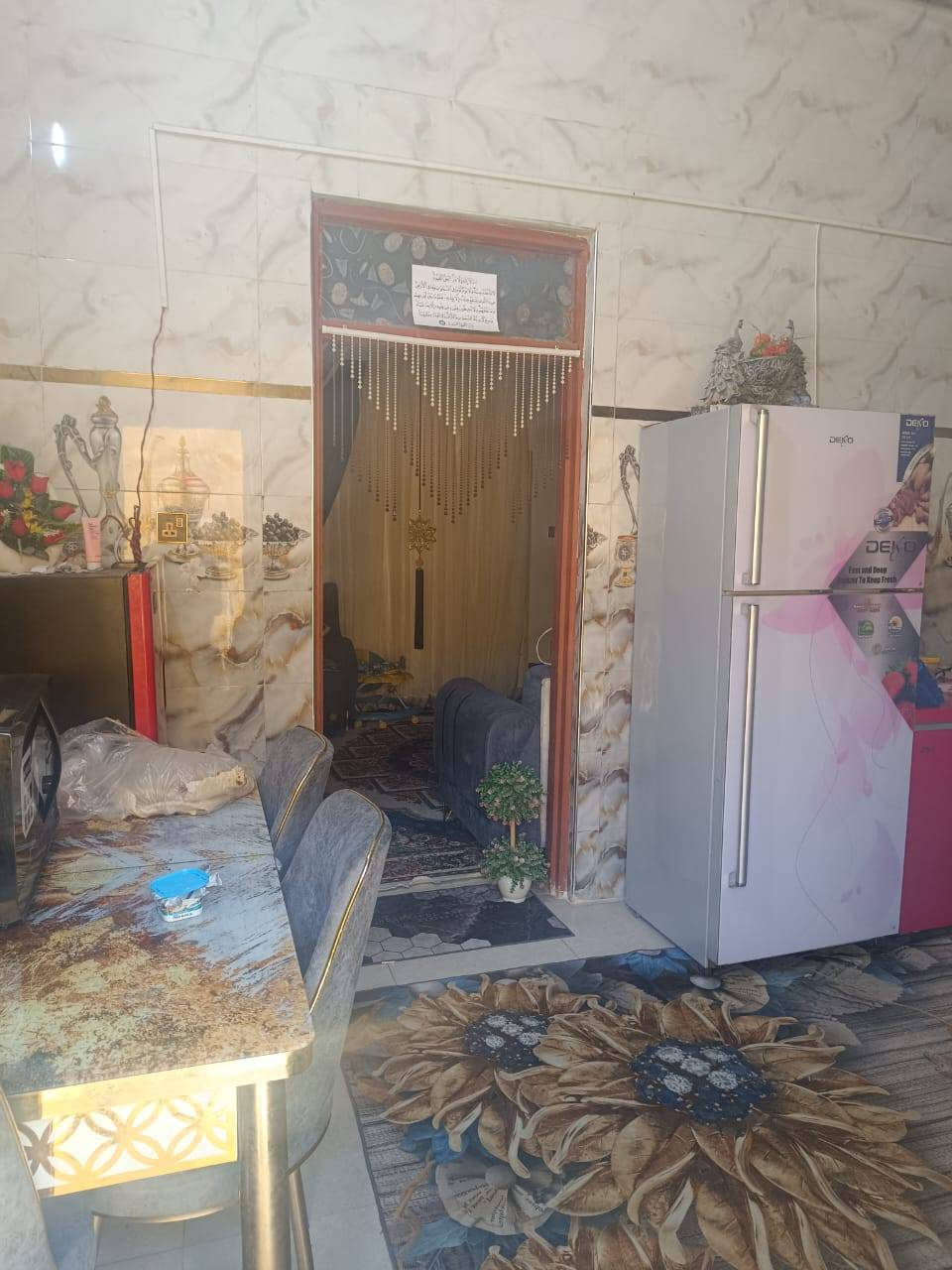 دار 100 متر امامي  نهاية شارع ابو لبنان / حي الكرامة  بمقاطعة 24 ثاني فرع عن شارع 60  المدارس ابتدائي ومتوسطة  براس الفرع و مجاري وماي  وكهرباء
البناء طابوق السقف كونكريت 
السطح شتايكر السماوة 
اي نقص مابي وبأسمي 
يتكون من غرفة +صالة + مطبخ + استقبال + صحيات داخلية وخارجيه 
السعر 110 وبي مجال بسيط 
***********
***********
