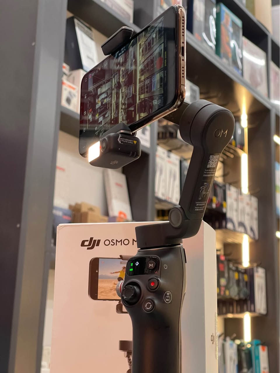 DJI Osmo Mobile 8

باشترین راگری مۆبایل لە جۆری براندی بەناوبانگی DJI 
زۆر ناوازەیە و کەم بە کار هاتووە 
چەندین مواسەفاتی زۆر باشی هەیە کە ئەتوانی 
لە کاتی وێنە و ڤیدیۆ سودی لێ بەبینی 

نرخی زۆر گونجاوە 

ژمارەت مۆبایل 
0750 7722114
0750 4237688
0750 3915516 أربيل, العراق
