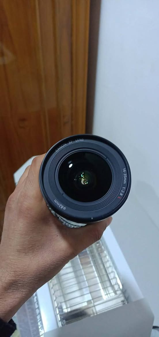 عدسه كانون 16-35 f2.8وايد
عدسه نضاف 99%
 حده ودقه كلش عليه 
وتفيد ت تصوير الفيديو اكثر لان عدسه كلش واسعه
وبسعر 650الف 
واتساب ***********
@إشارة
