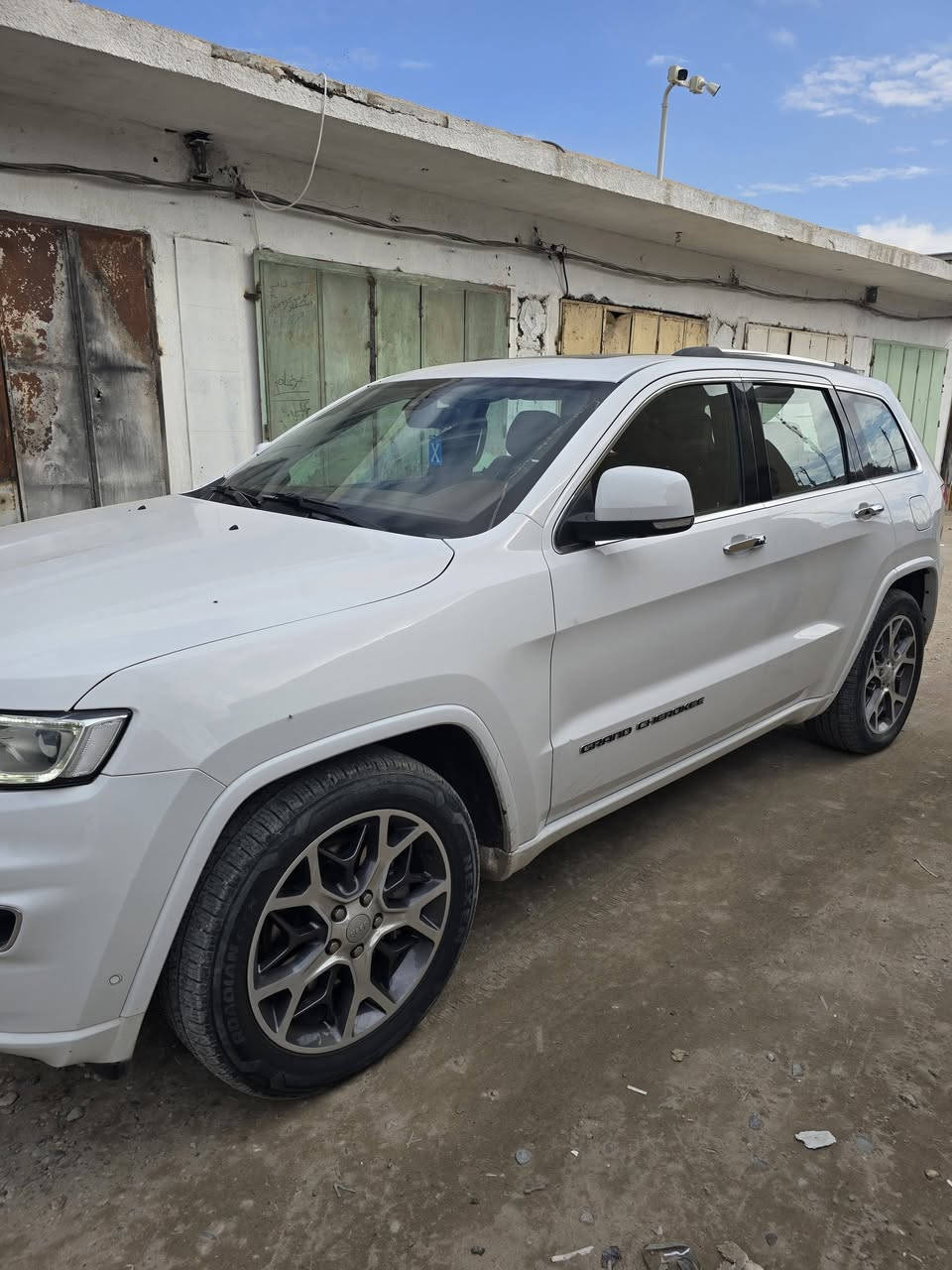 جيب كراند شيروكي خليجي  2021 أوفر فول مواصفات نقط عمياء بنوراما جكات  تحكم مقاعد تدفئه و تبريد جنطه كهرباء محرك بلادي بدون صبغ بدون بارد بدون تبديل فقط طخات ثنين صورهن بالمنشور  السعر ٣٤٥ ورقه مكاني بغداد ***********
