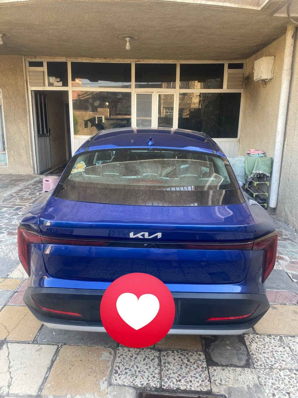 السلام عليكم سياره للبيع كي فور موديل25حادثه بالخلف بسيط بدون تبديل الصبغ بس قبق صندوق اشويه بدون ايرباك السياره جديده ماشيه 6000 السياره باسمي رقم بغداد السعر 185 وبيها مجال بسيط العنوان بغداد رقم الهاتف ***********
