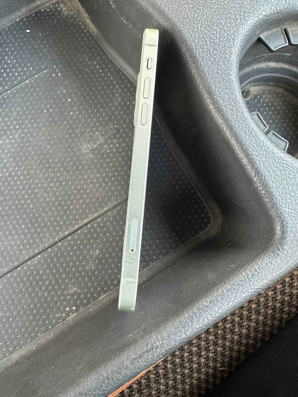 سلام عليكم آيفون 12 مبدل بطاريه اصليه وضهر مفطور جهاز نضيف الله شاهد الفيس ايدي شغال رايده ٢٥٠ وبي مجال تواصل واتساب فقط ***********
