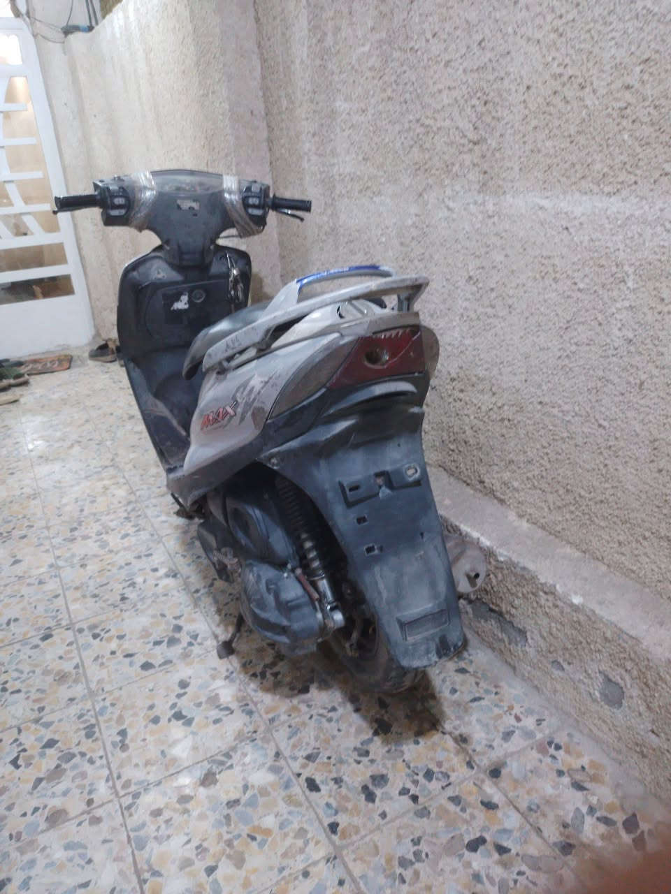 دراجه ماكس للبيع نضيفه مكينه مقفوله شغله سلف هندر العنوان بغداد شعب سعر250بهه مجال ***********
