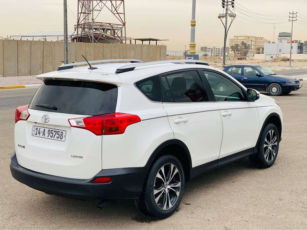 راف 4مديل 2015امريكي حادث جاملغ وبنيد فقط بدون داخل  والباقي كفاله من الضربه والتبديل بيه مكانات صبغ اثر تكشير وعندي تصوير قبل الصبغ السياره فول ليمتد فتحه بصمه تشقيل بصمه ابواب رادار جانبي كشنات جلد وكهربائي تدفئه كشنات جنطه كهربائي اشاير بالمري نضام سبورت  مانع انزلاق السعر 128مع مجال للأستفسار ***********السياره جاهزه حداديه تخم تاير محرك وكير مكفولات محرك 4سلندر 2500تبريد جاهز رقم دولي باسمي  سنويه مجدده مكان السياره كربلاء مكلف بالنشر كربلاء, العراق
