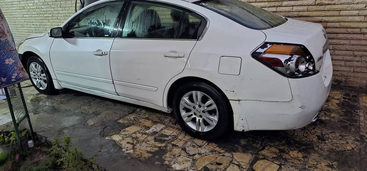 السلام عليكم.
نيسان التيما 2011

ابيض صدفي بغداد بسمي

قماره. طاير صبغ. بدون ضربه او شي 

بسبب لفاره 
بدون حادث. بجم. او خلفي 
او تكم او لغود او شواصي
طخطخات 
جاملغات خلفيه 
مكان بغداد

لسعر٧٢

تفاصيل. اكثر 

***********
