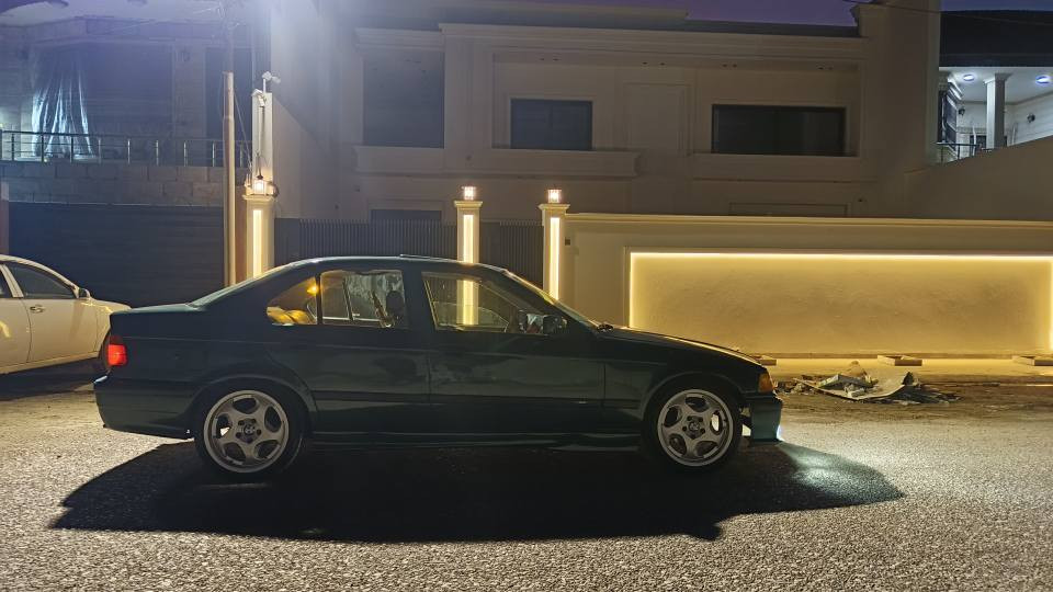 *********** للبيع بي ام E36 موديل 1992 رقم كركوك سنوية عاج منتهي بسمي شرط التحويل و الوكالة صبغ جمالية شرط الفحص مكان السيارة كركوك محرك 6 فانوس 
* كير محرك بشرط 
* صدر كامل جديد 
* كهربائيات كيجات كله شغال 
* ويل كروم m 
* دعاميات m 
* ترايش m 
* تخم تايرات جديد 
* غرفة نظيفة وضع الشركة 
سيارة ناعم كلش و بدون نقص احلى من الصور شبابية فول سعرها 50 بيها مجال بسيط كركوك, العراق
