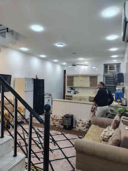 السلام عليكم يعلن مكتب الكوخ للعقار عن بيع دار  بناء درجه اولى رفت في حي العسكري قرب نزلة خيري العبد الله
المساحه 100م
الواجها 5م
النزال 20
السعر 105
مطلوب اسكان 38
تسديد شهري 200 الف
يعني تدفع 67 والباقي اقساط للإستفسار مراجعة مكتب الكوخ او الاتصال على الأرقام التاليه
***********
***********
