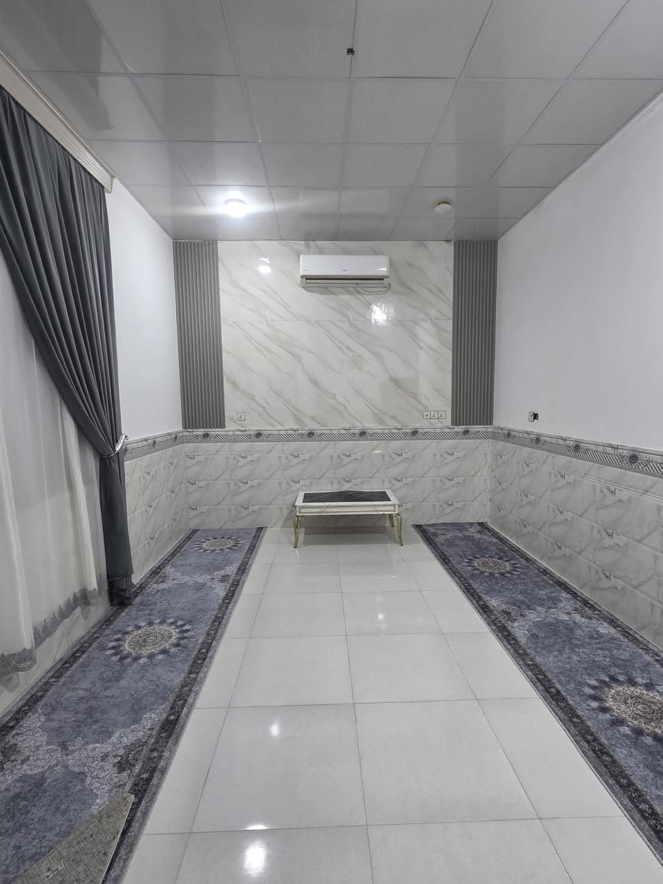 ☎️***********☎️
السلام عليكم واسعد الله اوقاتكم

يتوفر دار سكن للبيع 
#طابو ملك صرف زراعي عراقي وكاله ونسخه من الطابو  ولملاك موجود حي يرزق

#مساحة البناء 200م
  
#يحتوي البيت على 
غرف نوم عدد 2
ديوان 
مطبخ 
صاله 
صحيات داخلي وخارجي
كراج سياره
وحديقه مرتبه 
#البناءجديد 2026 درجه اولى وجاهز من كلشي  منطقه هدوئ ومتوفر بيها جميع  
 الخدمات ماء كهرباء مدارس قريبه 
 
البيت يقع على شارع 12متر اناره الشارع كله

#العنوان : بصره بلد سيد غريب علة الفوك كلش
هاتف ☎️ ***********☎️
