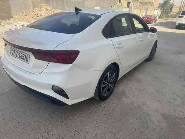 السلام عليكم
كيا فورتي 2023
وارد أمريكي 
بيها 5 قطع
مواصفات
شاشه 
رادار
ويل كب 
محرك 2000دوش
السياره رقم أربيل ترقيم جديد وكاله او تحويل
مكان السياره بغداد حي الجهاد
 السعر 121
***********
