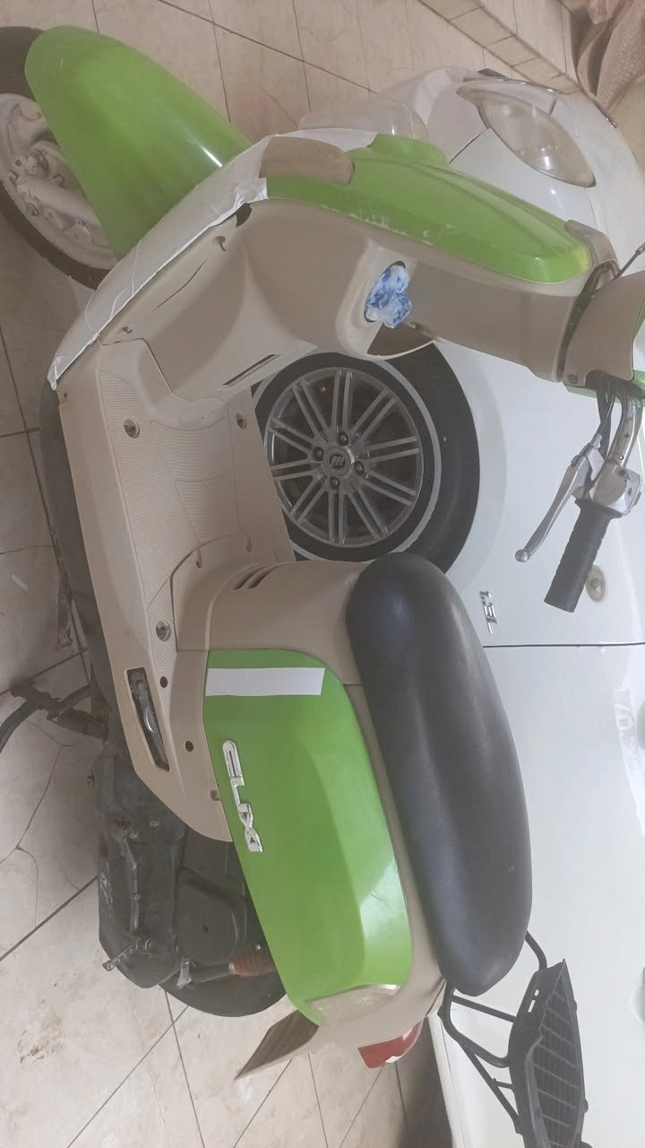 سلام عليكم
بوليسي للبيع

داخل كريمي دراجه مفتوحه فقط ولفات 

شغاله هندر واحد سلف عوزه باتري شغال

دراجه ماعوزهه شي تجي وتشوف 

سعر450 وبي مجال قليل

مكاني ناصريه مركز 

***********
