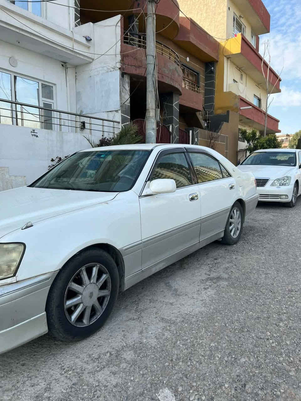 مەلیکەی 2002مووسە
گێڕ و مەکینە دیفۆڕی بچووک
دوو دوگمە 
ناو فۆڕمیکا زۆر جوان
ڕەنگی سپی و ڕەساسی کامل 
تەبرید بەشەرت   
هەر چوار تایەکەی تازەیە  
لایتی کریستاڵ
40 گەڵا ومعامەلە
***********
