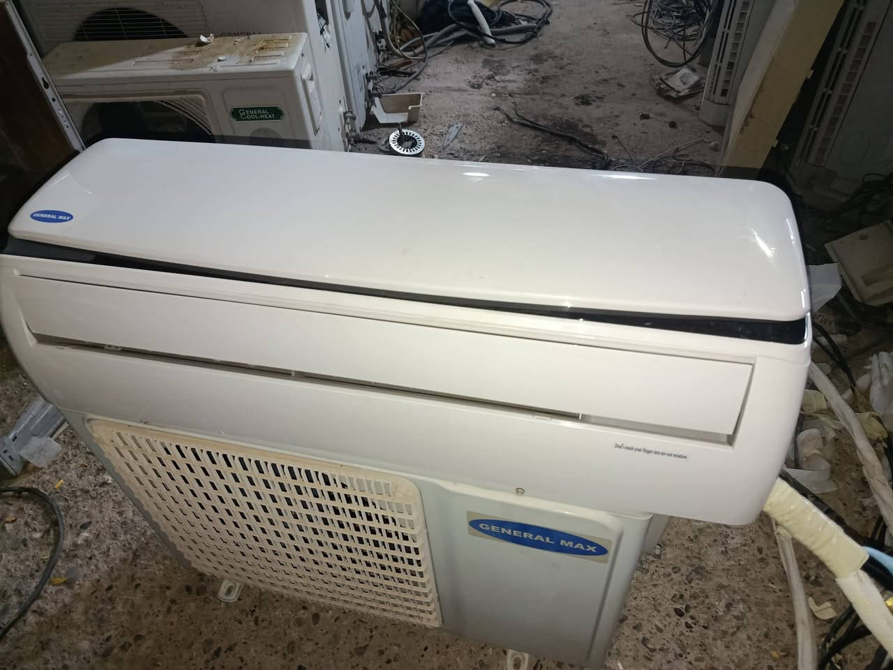 سبلت جنراڵ تەن و نیو تەنها دومانگ کاری کردەوە هیچ دەسکاری نەکراوە لۆکە جاهزە
تەنها 180هەزار
***********
