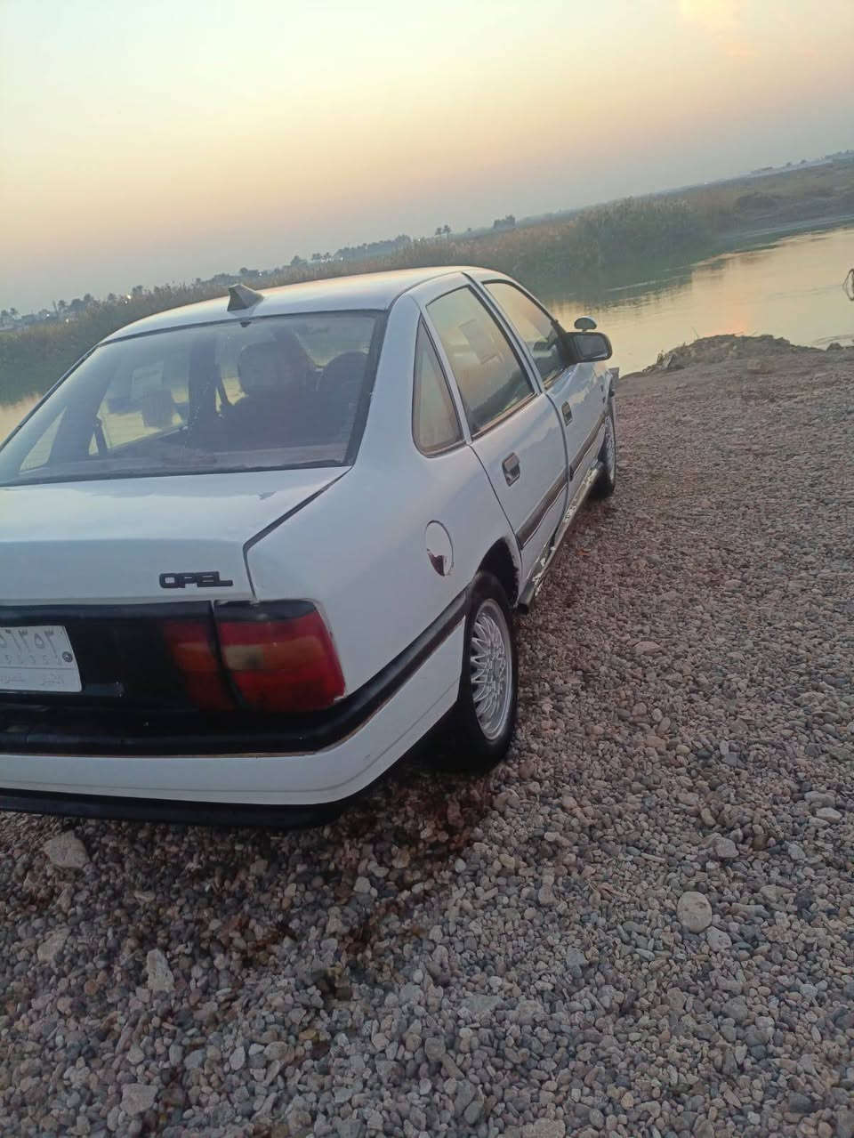 السلام عليكم ورحمة الله
اوبل فيكترا موديل ،90
مكينه 2000 
مكفوله من الضربة 
مصبوغه حزام قمارته بلاديه 
تخم تأثير جديد ويل كب داينمو وباتري جديد 
كهربائيات كله شغال 
مشط ستيرن وحدادية جديدة سياره كامله من كل نقص 
رقم أنبار سنويه ل 26
مكانها ،،، رمادي ،،
السعر 37 وبيها مجال قليل حك الجيه #يرهم مراوس بكيه بنكو 
ترتيها لبصره 

،،، ***********
