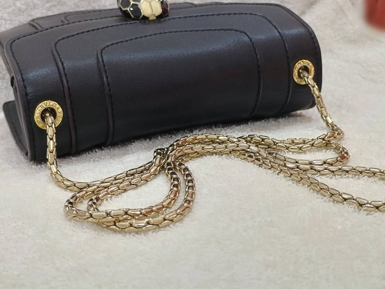 أوربي أصلي الختومات بس خارجية سلسلة ميوكع لونها الجلد ميقشر الأصلية تجنن بمعنى الكلمة


**إذا كنت صاحب هذا الإعلان وتريد حذفه لأي سبب، رجاءا أرسل رسالة إلى الدعم الفني**