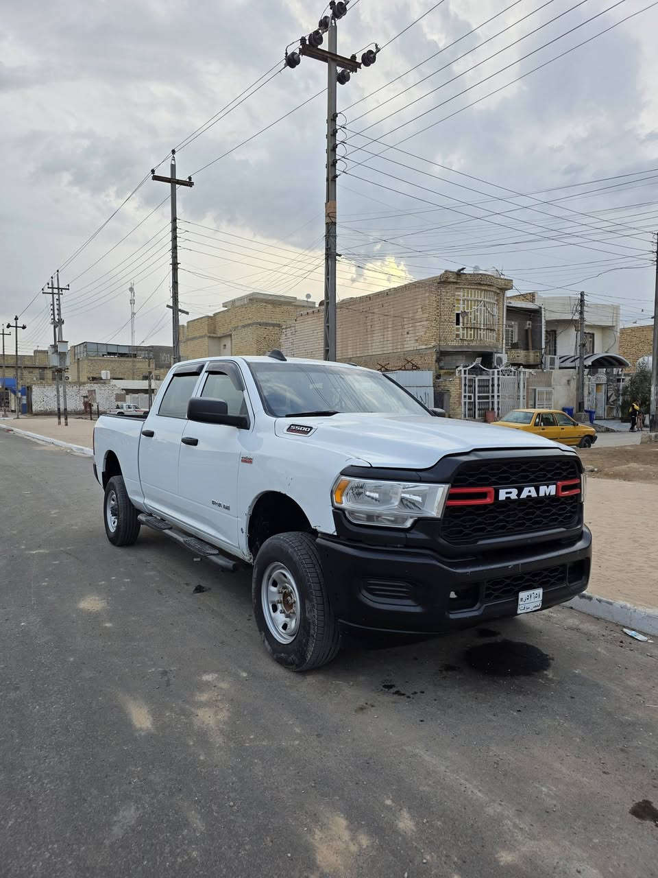 السلام عليكم
دوج رام ٢٠٢٢ رقم بغداد انكليزي
٨ سلندر ٦٤٠٠ تخم تاير تبريد جاهزه السياره 
رقم الهاتف ***********
