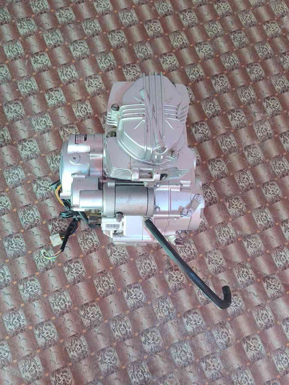 سلام عليكم محرك 19 نضيف مستعمل 4اشهر قطرت دهن ما يصب فقط بي كرنك . محرك اخو جديد وهاذه رقمي وشراي بي خير وديدلل
***********
