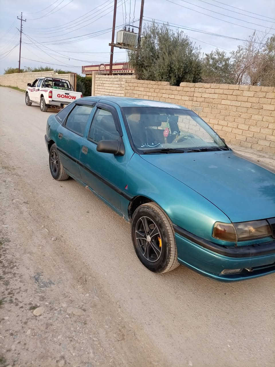 ابيع نقد بس      للبيع أوبل فكتره  حجمً16 موديل ١٩٩٢  كربون بنزين بيها  بدون صبغ بدون ضرر مكينه مال كصه كير شرط طخم خلفي اممي   جديد تيات طخم جديد سستم سمعات دخل مغلف جديد سياره نضيفه  و جهزها ومامتعوبه مال بيت شرط التحويل سياره ربع مايعوزه جهّزها مجهزه السعر 28 مكان السياره بل ايمن شقق اليرموك ***********
