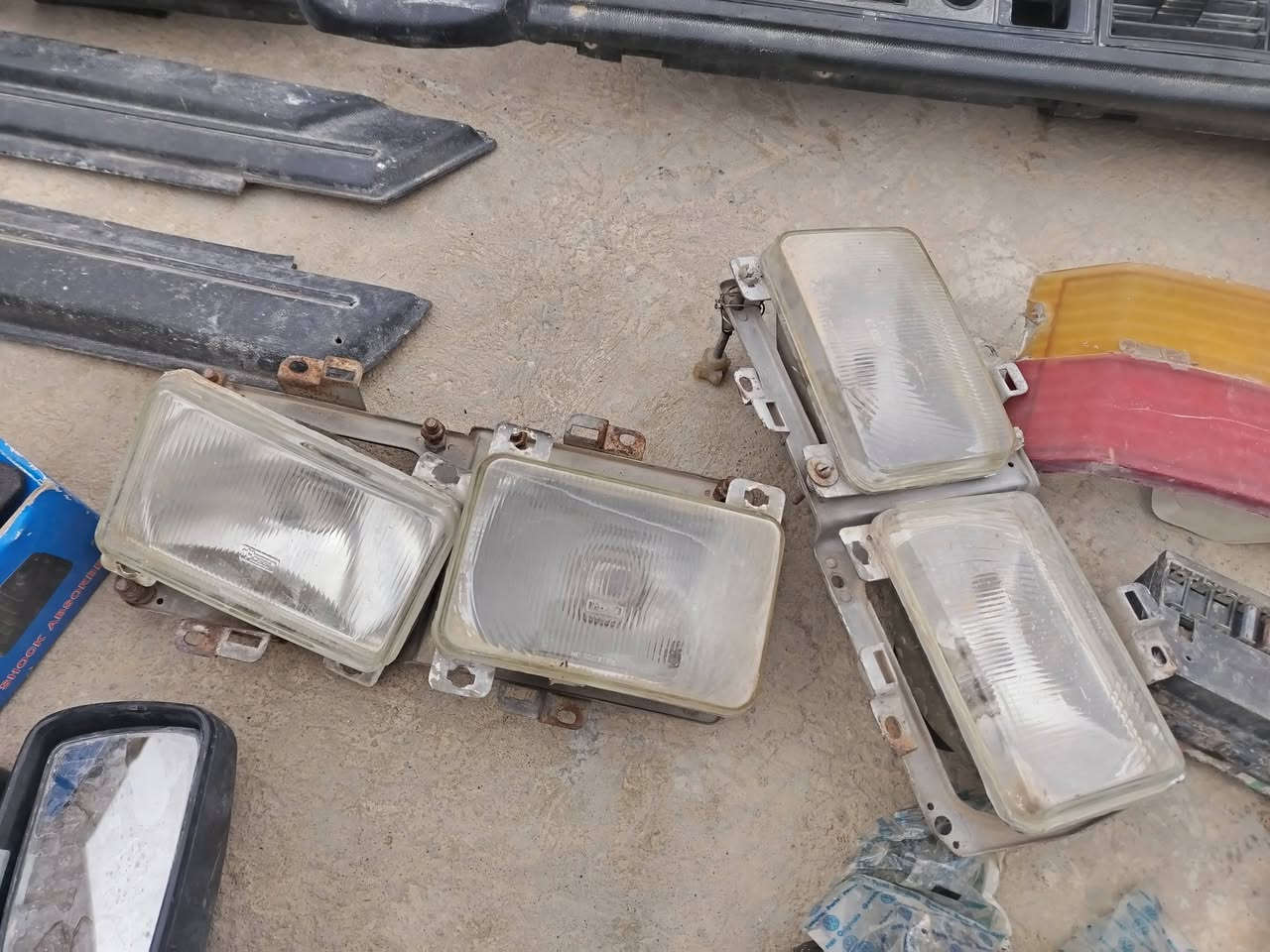 السلام عليكم غراض برازيلي للبيع ابيعهم شلعه سعر 75بيهم غراض جدد ماشادهن لايتات جدد الشراي راسلني خاص او***********العنوان الموصل حي العبور
