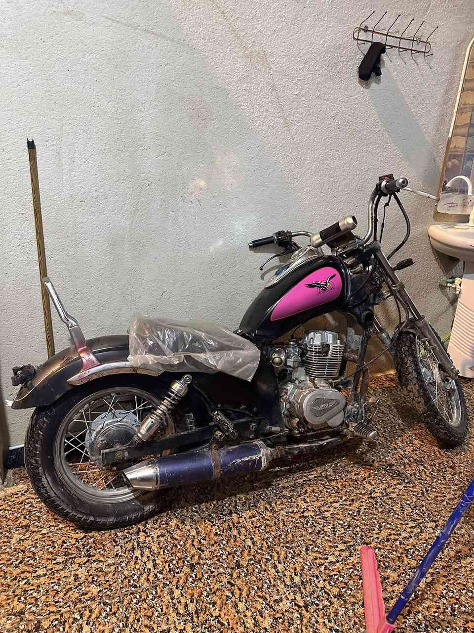 دراجه هارلي كروزر محرك ستوته دراجه نضيفه حلوه مال كشخه سعرها ب450وبيها مجال ***********
