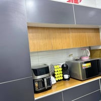 🤚 كاونتر نضيف جدآ جدآ لون حلو مرتب تصميم حديث استعمال قليل   للتفاصيل ...