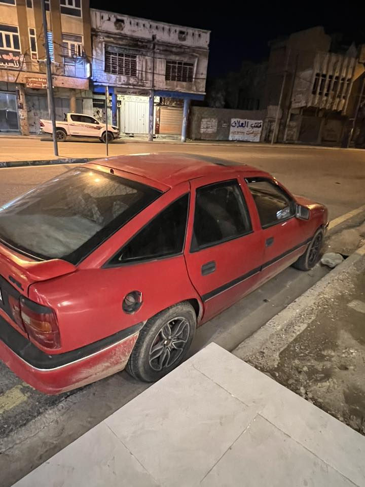 أوبل فكتره موديل 1992 حجم 16 كير عادي. جامات كهرب  طخم جديد باتري جديد كير اومحرك شرط كاربون  بانزين سنويه 2030  شرط الوكاله والتحويل هزه جديده فتحه سقف كهرب  سنتر لوك شاشه كأمره  مضخم صوت واير منيه كلو شغال السعر (36 ) وبيها مجال بسيط الرقم ***********
