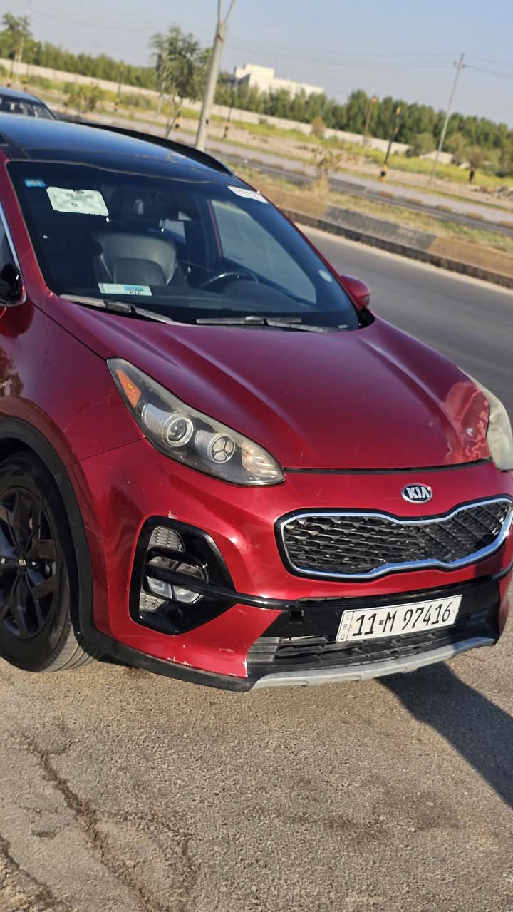 🚗 كيا سبورتج 2020 فئة S (وارد أمريكي) – رقم بغداد 🚗
الموديل: 2020
الفئة: S (مواصفات رياضية ومميزة)
اللون: أحمر ماروني مميز
اللوحات: بغداد (التحويل مباشر)
📌 مواصفات وحالة السيارة:
الوضعية الميكانيكية: السيارة بحالة مميزة جداً، جاهزة للاستخدام اليومي والسفر، ولا تحتاج إلى أي مصاريف ميكانيكية أو صيانة.
البودي الخارجي (بكل شفافية وأمانة): السيارة بوضعها الطبيعي وتوجد بها بعض الملاحظات البسيطة السطحية الموضحة بالصور:
شخوط واضحة على جهة الأبواب (ابن جوارينة راسم على السيارة 😂🤦🏻)
أثر جراد خفيف مع ضرر بسيط جداً على طرف البننيد بجانب اللايت الأمامي.
ضربة بسيطة جداً على الدعامية الخلفية بجانب البك لايت (صفحة السائق).
💡 ملاحظة: الملاحظات الخارجيّة تم تصويرها بدقة لضمان الشفافية واختصار وقت المعاينة 
السعر المطلوب: 160 ورقة 
المرونة: السعر بيه مجال للطيبين 
📞 للتواصل والاستفسار:
مكان تواجد السيارة: واسط / الكوت
رقم الهاتف: [***********] واتساب أو التواصل عبر الخاص
