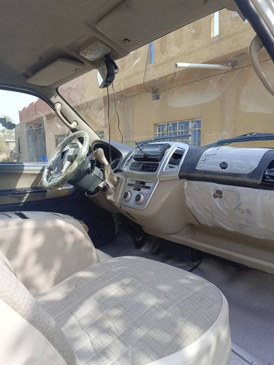 سلام عليكم جنبي 2014 سياره مكفوله كفاله عامه محرك كير اكسن تخم تاير هايسه اكسن هايسه دوشمه درجه اولى سيبايه جديده كهربائيات عل شركه  سياره عل شركه مال خط طلاب ما متعوبه  كشر مكفول بيه خسفه وره باب سلايت فقط سياره جديده ونظيفه مكان سياره بغداد سلمان باك سعر 78 وبيه مجال خليل *********** اتصل وبيك خير وتدلل***********
