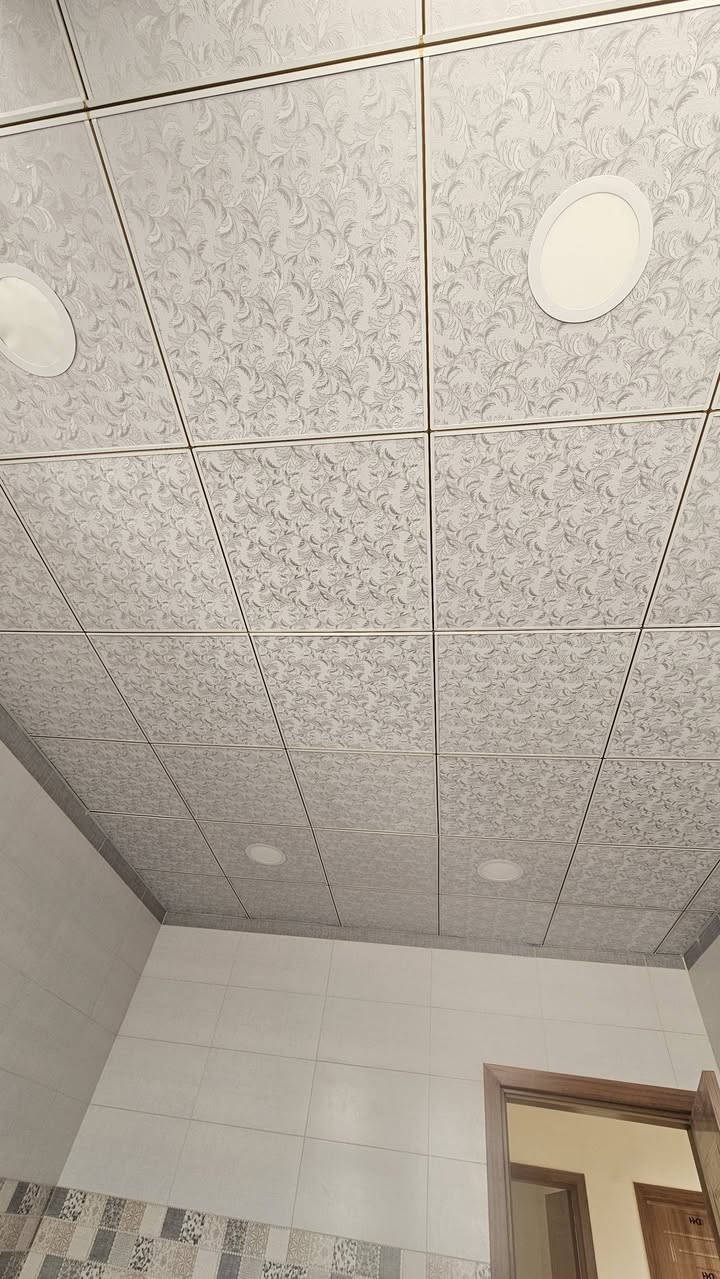 بيت في مجمع الكرار السكني للأيجار 
160 متر غرفتين وصاله ومطبخ واستقبال بيت استلام شركه 
الايجار 400 مقدمه شهرين 
بي اشتراك مولدة وكيبل ضوئي وماء وكهرباء 
وتساب *********** 
علي السعيدي
