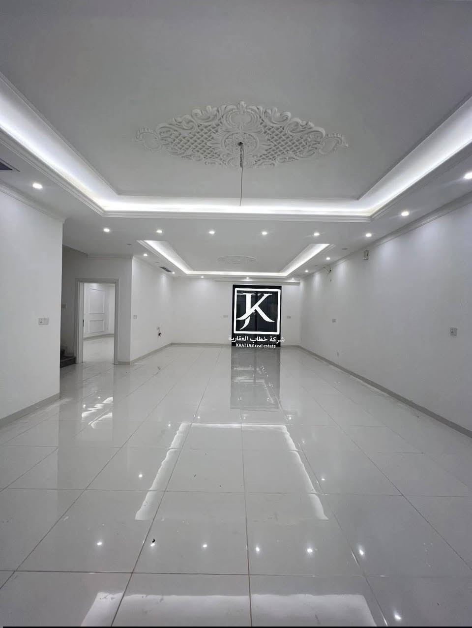 بيت للبيع في أربيل مجمع #لاوان_ستي 
المساحة :- 200م - مقابل #حديقة   
يتكون من :-
4 غرف نوم | استقبال | هول | مطبخ حار وبارد  | مجموعة سحيات 
السعر باقي الصور في تلگرام https://t.me/Omrin455
***********

***********
