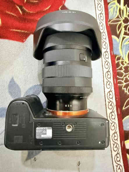 السلام عليكم 
للبيع 📍
كاميرا سوني 7Riii الغنية عن التعريف  

عدسة سيجما ٢٤-٧٠ اصدار ثاني (العدسه التقريب مالتهاا ميوصل للاخير التقويب يقفل بين ال٥٠ وال ٧٠ ) وهذا الشي ما مأثر لا على العدسه ولا على ادائهاا. 
الملحقات📍
📌كرب 
📌بطارية عدد ٢
📌رام ٦٤ سان داسك 
📌شاحن خارجي 
📌كيبل شحن الكاميرا مباشر 
📌جنطة كاميرا مقسمة 
الشتر ٢٤ k
الاسعار📍
سعر البدي (١٧٠٠)
سعر العدسه(١٢٠٠)
سعر الكرب (٣٠)
سعر الشاحن (٣٠)
سعر الجنطة(٢٥) 
الغراض نضيفات كلش 
انضف من الصور. 
للتواصل : 
فيسبوك 
للاتصال :
***********
