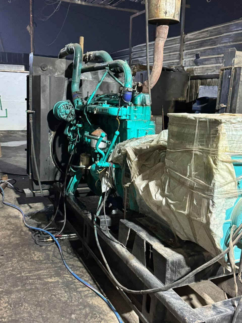 السلام عليكم مولد للبيع موقعه السكلات ب13 على شارع العام بنص الجزره حمله 550 بيه سيطره مكاين ثنين وحده منه عاطله اني مكلف بالنشر اتصلو على صاحب المولد‪
 ***********
