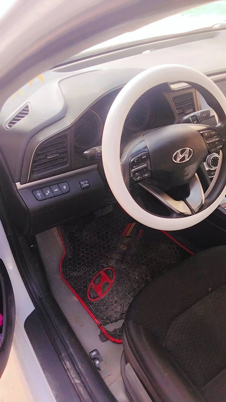 سلام عليكم  النتره موديل 19 امريكي ضربته  بنيد من امريكه وبيه شارت  صبغ بل جاملاقت المامير بدون ضربه وبيه رشت صبغ بل خلفي شويه  بدون ضربه ولا معجون  مكينه توني شاده اقل الشهر كير حداديه اليساره جاهزه ابد ما بيه نقص منضومه غاز  موصفاته حلوه  السساره رقمه بغداد  بسمي  سنويته 32   السعر 125 رقم الهاتف ***********
