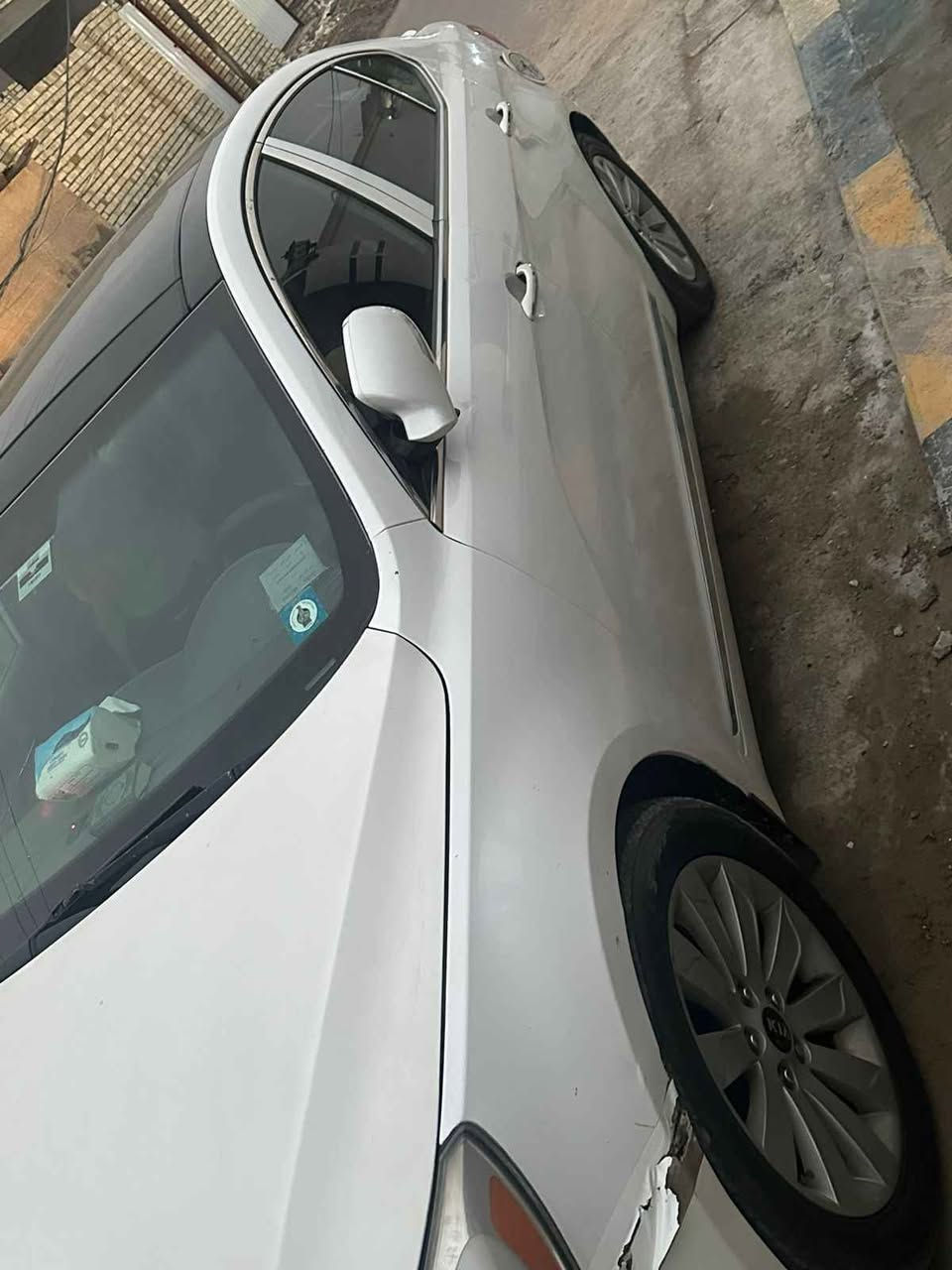 سيارة كيا كادينزا ٢٠١١ خليجي 
نص فول 
كفالة المحرك والكير ومنظومة التبريد والتدفئة 
ابيع بالعراقي ١٥ مليون وبيها مجال سيارة يرادلها شغلات بسيطة 
بيها ضربات قليله نكول ابيع حزام 
رقمي *********** Singapore
