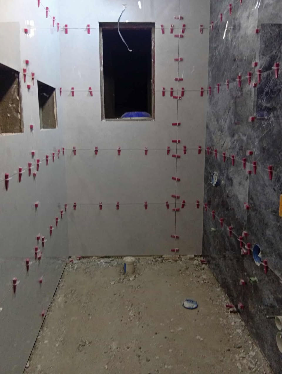 السلام عليكم خلفه سيراميك جدران واضيات اشتغل بورسلين وكاشي ومرمر وبيات شغل درجه أوله التزام ف العمل متواجد داخل بغداد فقط ***********الرقم به واتس اب
