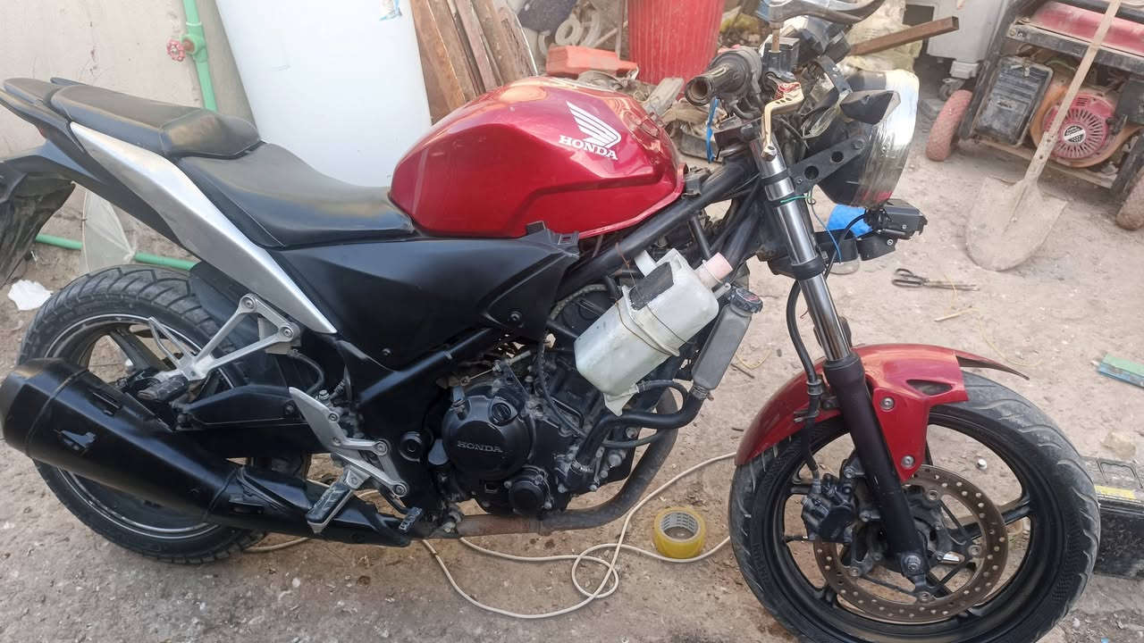 سلام عليكم  من رخصت الادمن
هوندا ياباني 250cc//  من نزلتها من حاويه محرك بي خشونه قليله بس ما عليه مشيت بيها 160 سسب البيع ضروف 
دراجه كلشي مابيه وشغاله وترايك للبصره
للبيع او مراوس حسب القناعه 
***********
