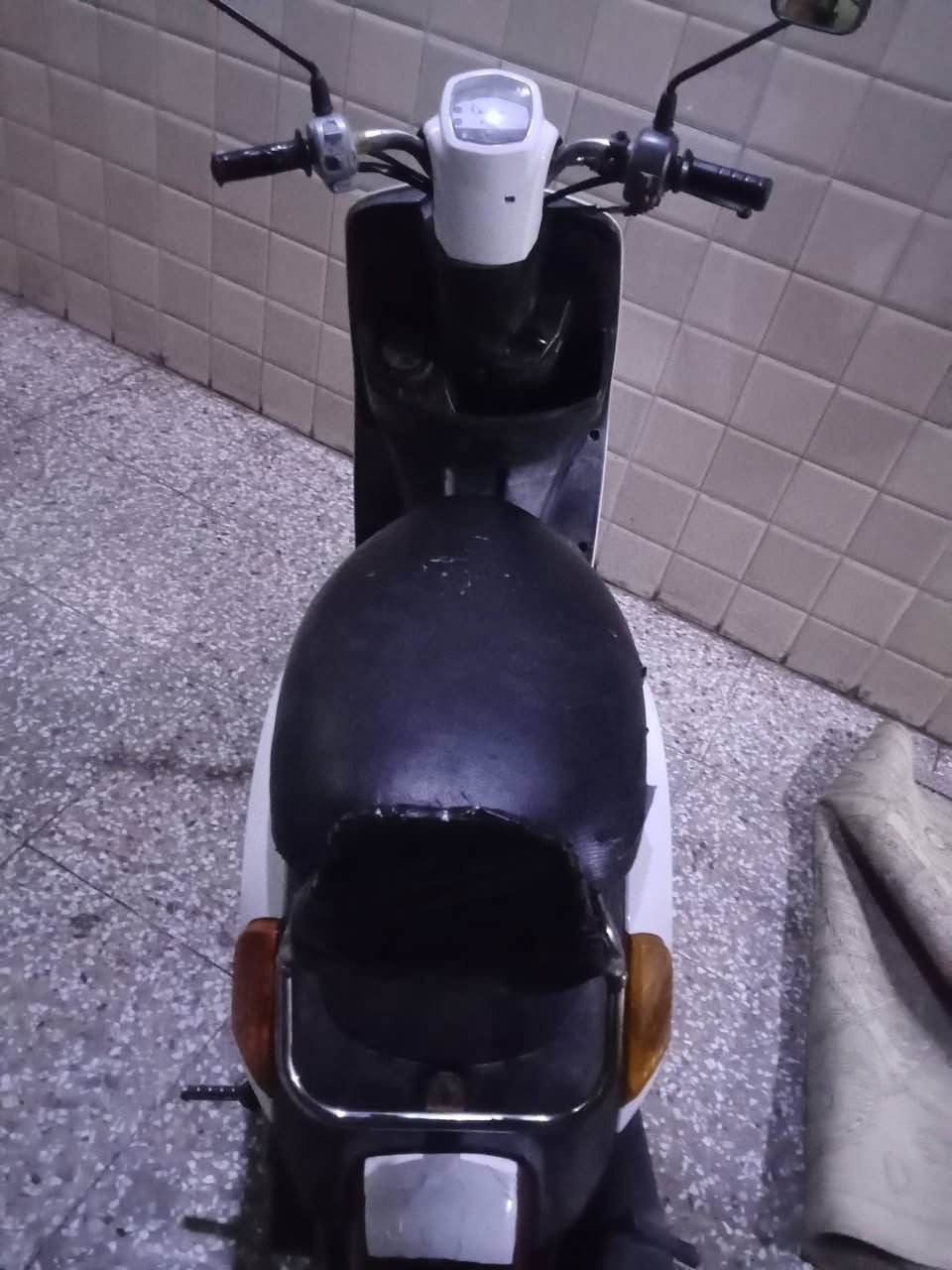 السلام عليكم بوليس للبيع او مراوس مكينه ناعمه خرسه كابريتر وسلف بلادي نقصه باتري السعر 450  المكان مدينة الصدر 
***********
