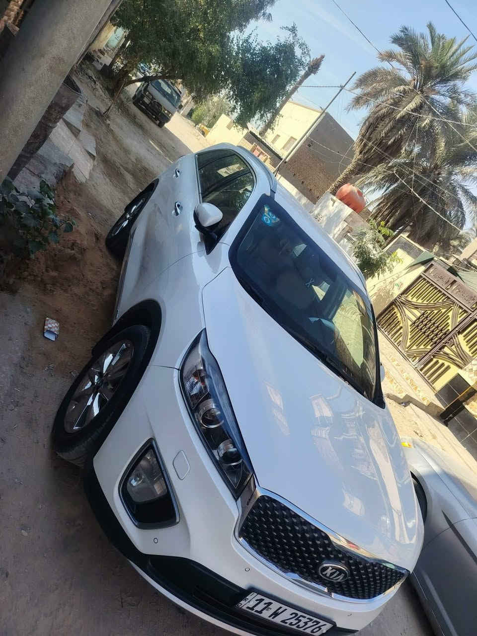 سورنتو  خليجي 2015 شكل17
ماشيه 150 حقيقي
مكفوله فقط شويه بارد بل باب ال خلف السايق
مكينه 3500 6 سلندر مفتوح كازكت فقط وروح لي فيتر  لا تنقيص ولا تبخير  مكينه وكير مكفولات
فول من عده البنراما
بصمه تشغيل
بصمه ابواب
اشير ترحيب
كشن كهربائي
كشنات تبريد وتدفه
تبريد ثلج
تخم تاير جديد
حداديه جديده
كامره
شاشه
حساس امامي 
حساسي خلفي
تحكم استيرن
مانع تزحلق
7.راكب
سنويه جديده
رقم بغداد مكاني ديوانيه
سعرهه 205 بيها مجال
سياره جاهزه ربع ما اذب عليها ***********
