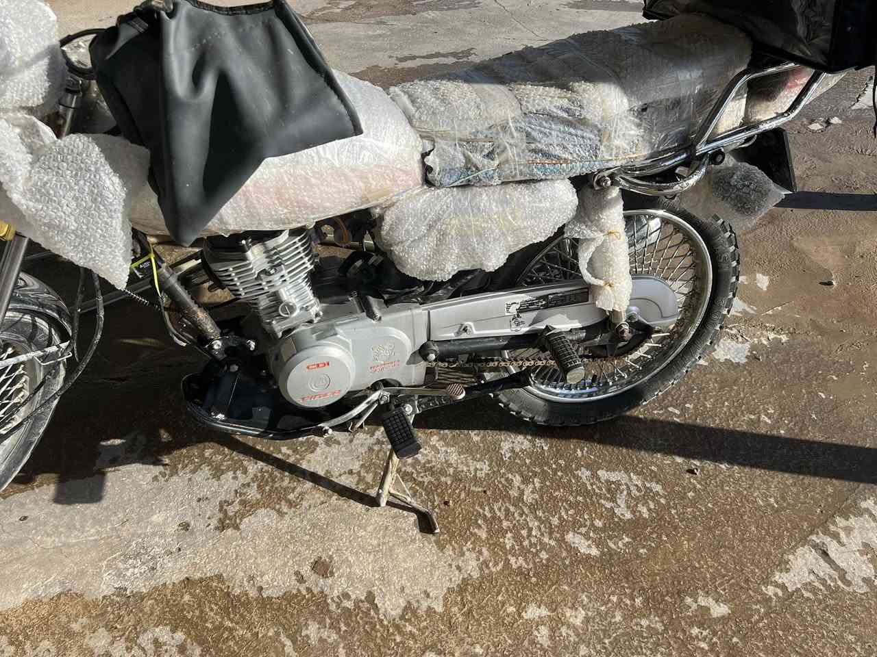 دراجه تايكر 4 كير للبيع موديل 2021 نضيفه ماناقصها اي شي كله شغال لايت اشاير بك لايت شغال نضيفه بيها شلعه ومكينه ناعمه السعر 380 مكاني الديوم رقم بي واتساب ***********
