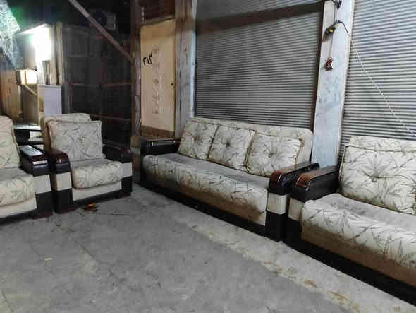 ديوان نظيف جدا السعر ٢٠٠ للاستفسار *********** موصل
