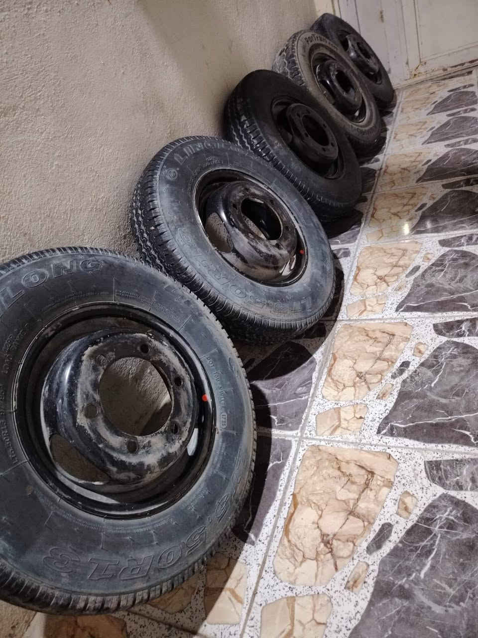 سلام عليكم تخم ويل وتاير عدد 5 مال ٢٠٢٥ شراي يتصل مكاني نجف ***********
