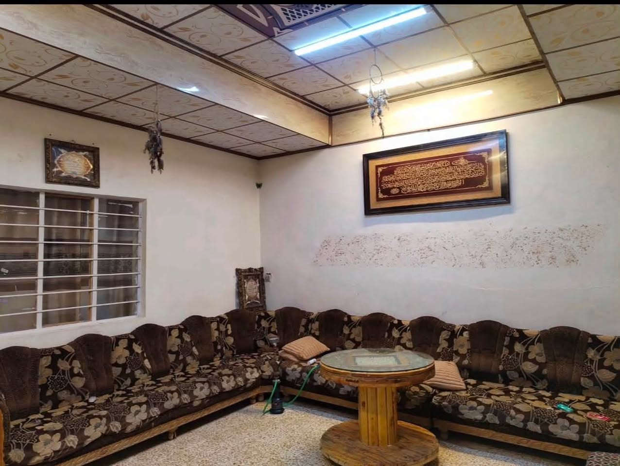 السلام عليكم
دار للبيع سند طابو جديد 2026 غرفتين و صاله و مطبخ و صحيات و سيارة تكف يم البيت السعر 55 وبي مجال مساحة 115م العنوان باب البيض المنصورية خلف جامع الزيواني خلف تيم ماركت عنوان البيت اخر المنشور فيديو البيت صاير بدوسه السعر حيل مناسب على هيج منطقه محتاجين و نريد نبيعه للتواصل اتصل على ***********
