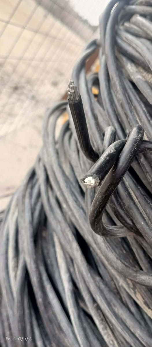 السلام عليكم...للبيع كيبـــل خطــــين التركي الأصلي 
كل خط سبع بتوت نظيف جداً لفه وحده 
مابيه اي قطع الطول 500متر المكان الحمزه الغربي منطقة الغزالي السعر خاص اواتصل ***********
