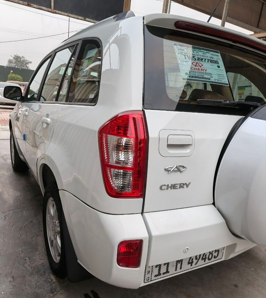 السلام عليكم للبيع شيري تيكو موديل 2013 سياره جديده لاضربه ولاتبديل مكينه كير كله مكفول سياره جديده تخم تاير جديد صدر امامي وخلفي جديد كهربايتها كلها تشتغل ماشيه 77 الف حقيقي بأسمي تحويل مباشر رقم بغداد انكليزي السعر 74 وبيها مجال الرقم *********** العنوان بغداد شراي يتصل
