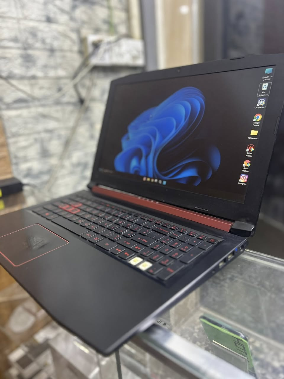 السلام عليكم 
لابتوب الكيمنك Acer Nitro Gaming 
جهاز نضافه عاليه بدون اي عطل او مشاكل 1/1
بمواصفات...
شاشه 15 انش نوع ips enhanced بخواص مضاد التوهج FHD 
معالج core i5-8300H من الجيل الثامن فئه H* للاداء الثقيل 
كرتين شاشه الاول من انتل والثاني منفصل من nVidia Gtx 1050 نسخه ال4Gb حجم كرت الشاشه 
رامات 16Gb
هارد 512ssd قابل للتطوير 
صوت ستيريو محيطي مجسم 
كيبورد ضوئي احمر 
شحن ساعه  او اقل 
لابتوب تشغل جميع الألعاب و برامج Adobe والبرامج الهندسيه


**إذا كنت صاحب هذا الإعلان وتريد حذفه لأي سبب، رجاءا أرسل رسالة إلى الدعم الفني**
