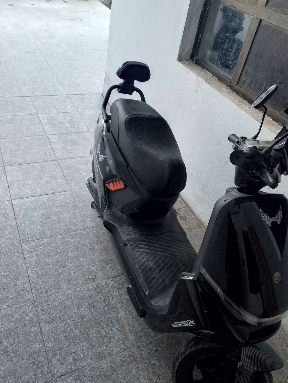 السلام عليكم دراجه شحن للبيع صار شهر من اخذناها 6 بطاريات ع الفحص دراجه جديده بعدهي السعر 700الف ثنين سويج او بصمه 7 مرات مشحونه الدراجه الخاص مفتوح او اتصال ع الرقم ***********
