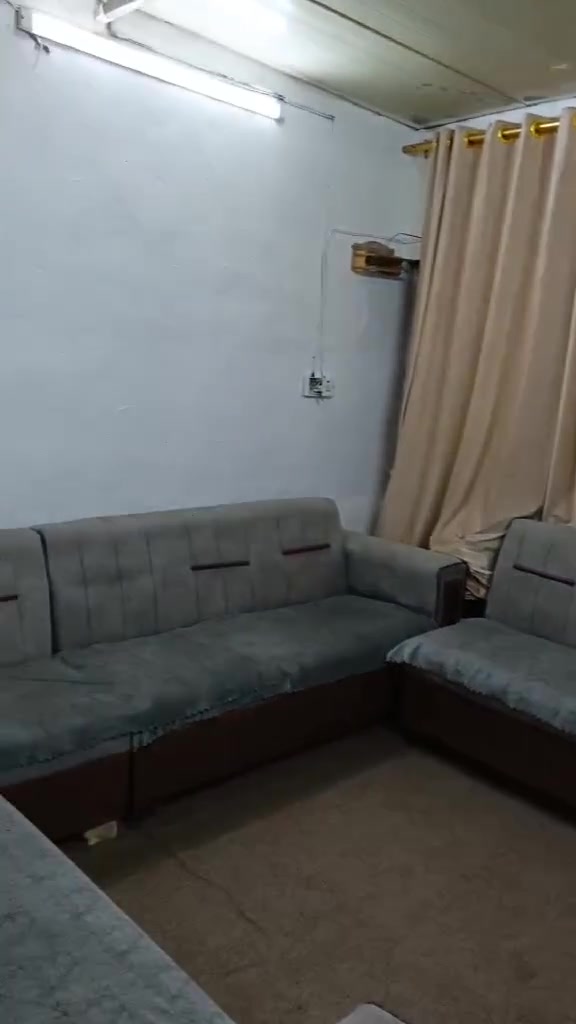 السلام عليكم بيت للبيع البيت تجاوز مساحته 50 السقف سندويج
مكانه البياع المعالف قرب مدرسه اكد الابتدائيه للاستفسار ***********

