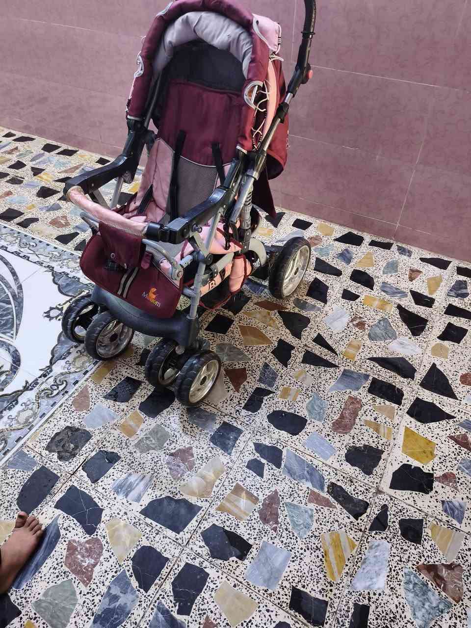 عربانه مال اطفال السعر 60,000 وبيها مجال بغداد الشعب ***********
